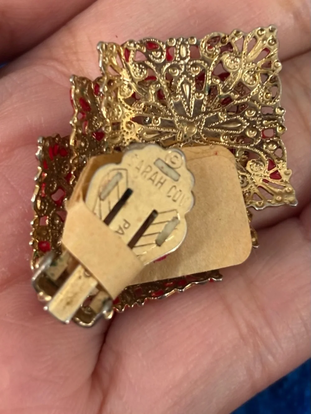 💗💗💗Vintage Sarah Coventry Gold-Tone Red Floral Clip-On Earring